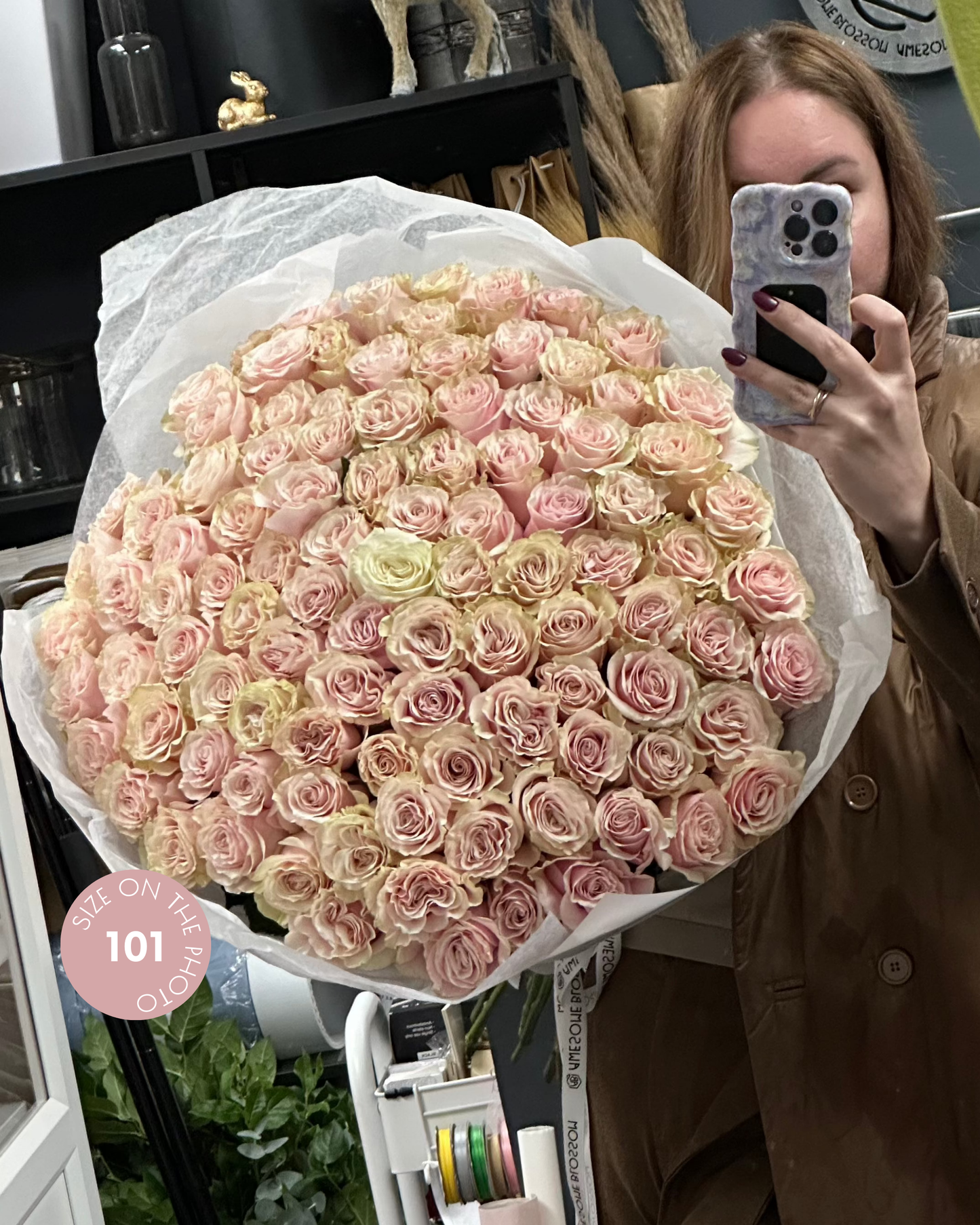 Pink mondial roses mono