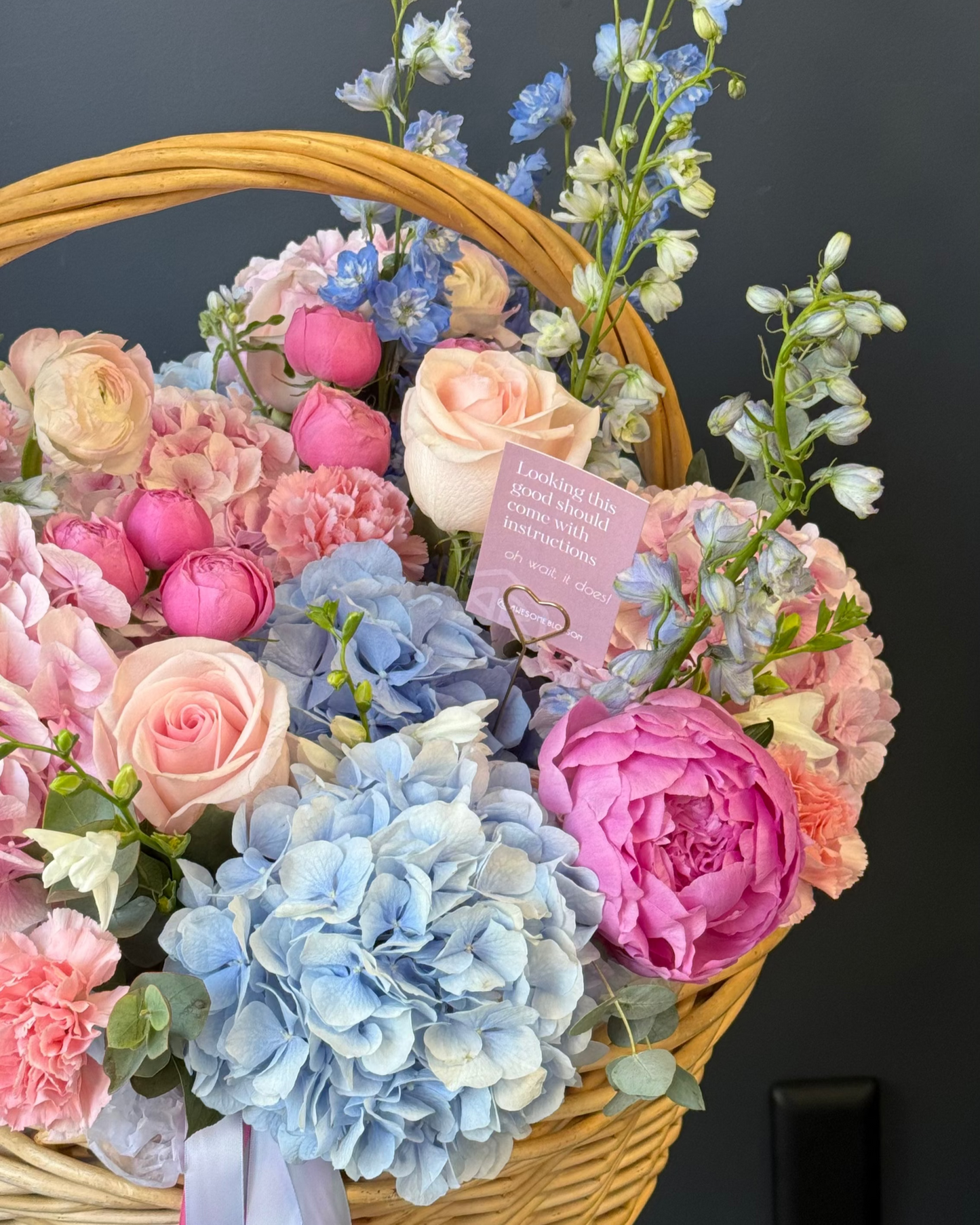 "Gender reveal" basket