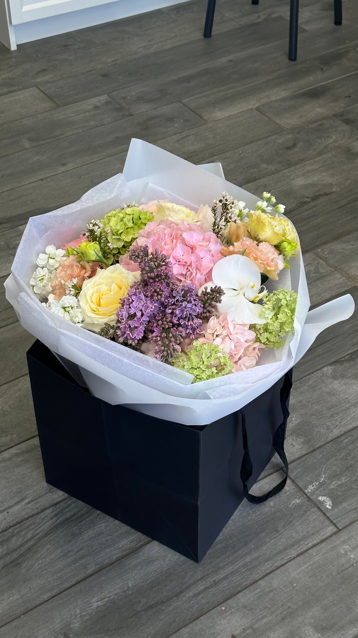 "Color drama" bouquet