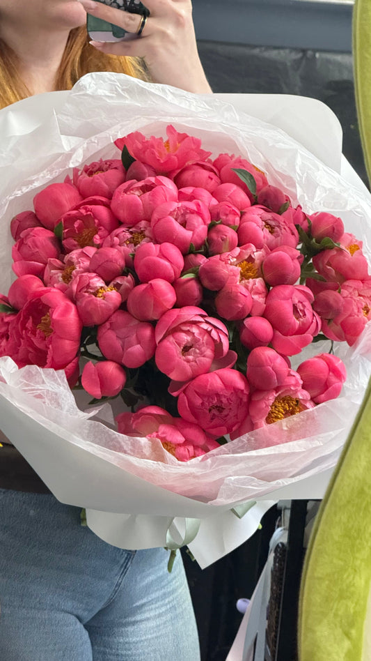 How to Send Flowers Anonymously in NYC (Without the Awkwardness)