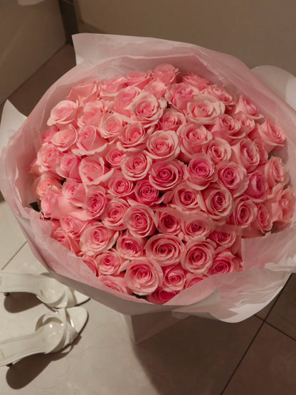 Pink roses mono bouquet