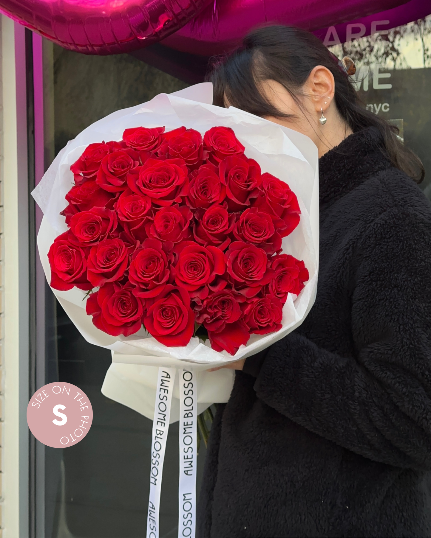 Red roses mono