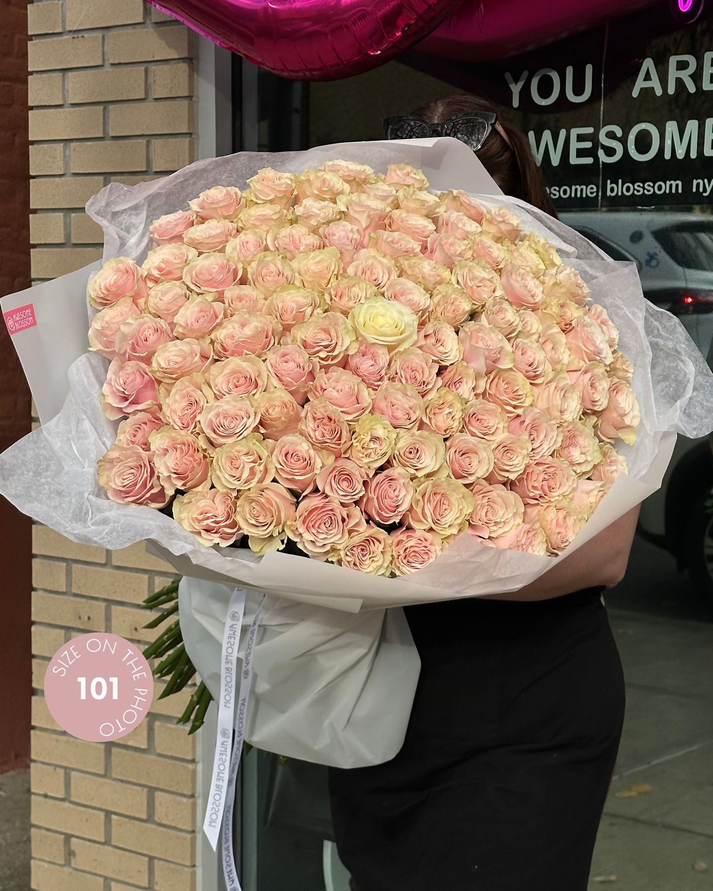 Pink mondial roses mono