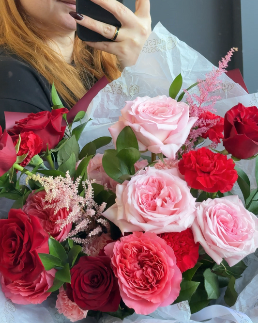 "Red and pink" bouquet