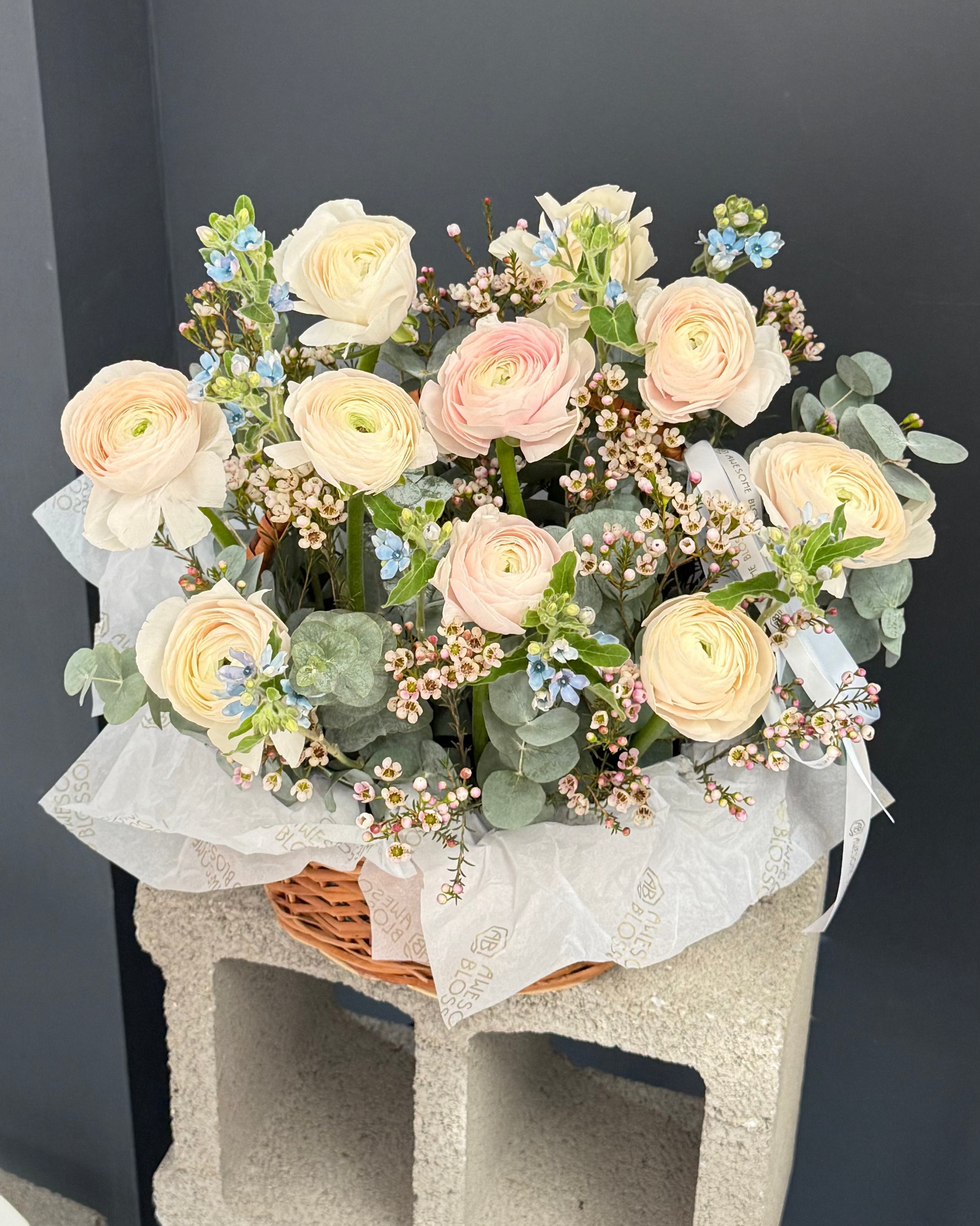 "Ranunculus trio" basket