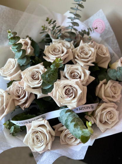 Bouquet of tan roses