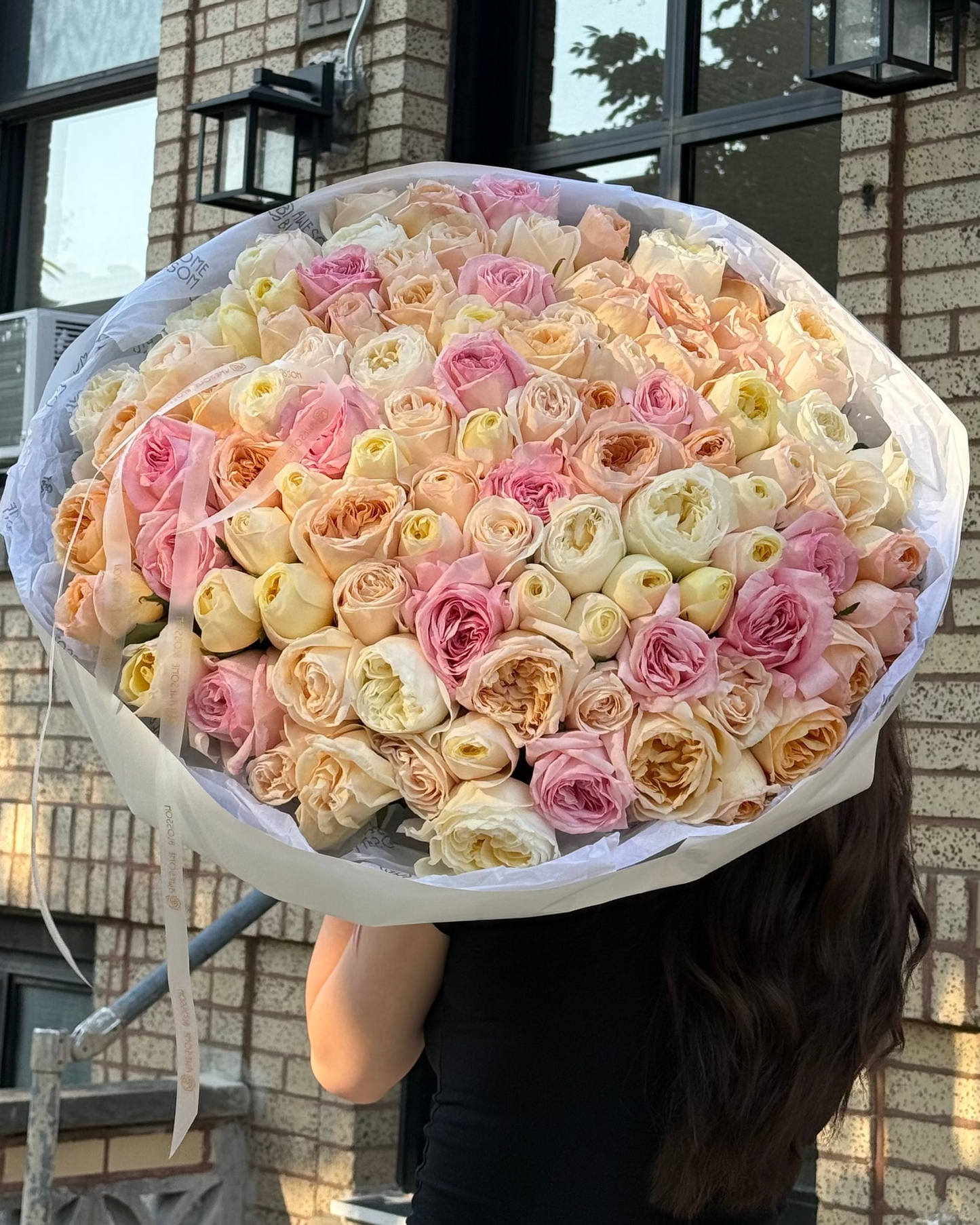 Garden roses mono bouquet