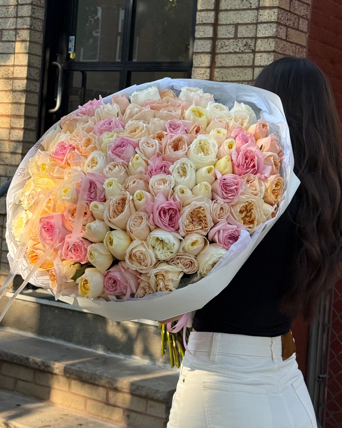 Garden roses mono bouquet