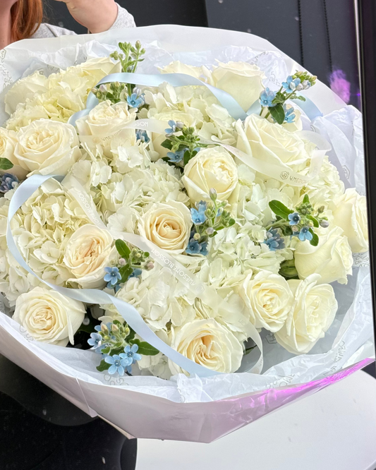 "White and blue" bouquet