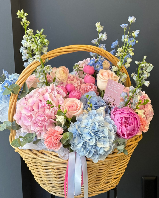 "Gender reveal" basket