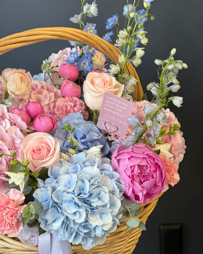 "Gender reveal" basket