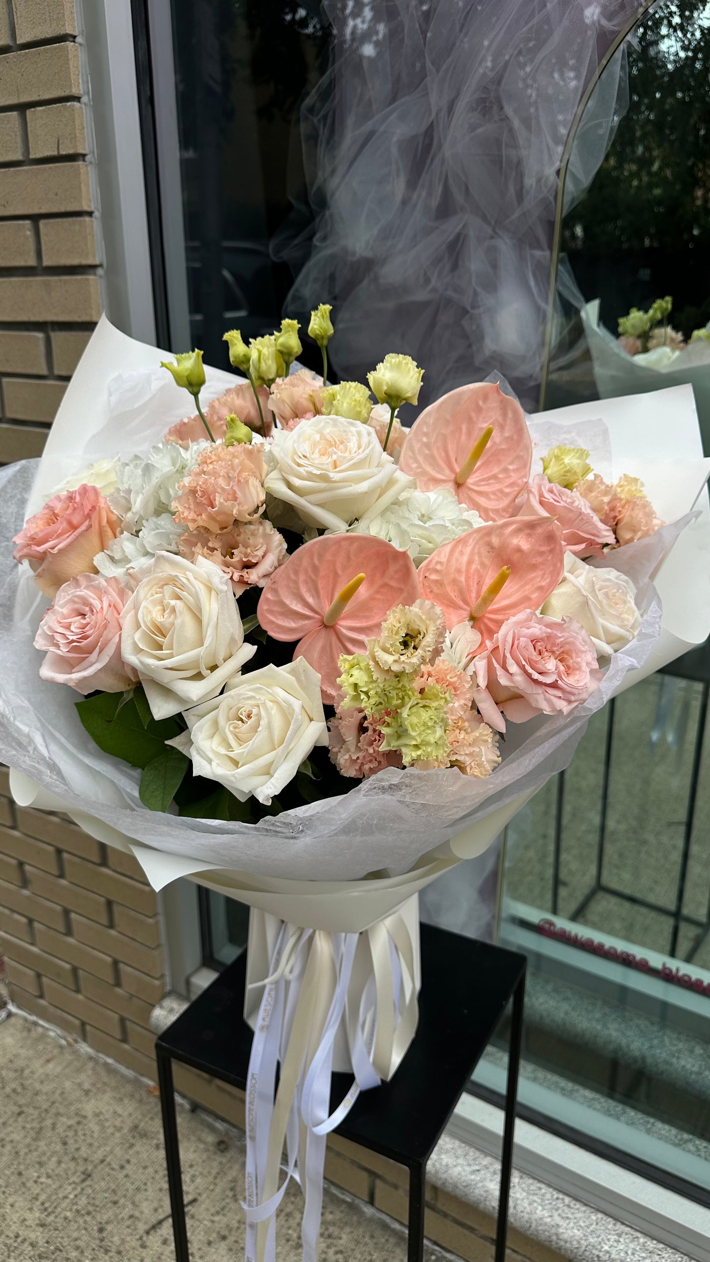 "Peach and cream" bouquet