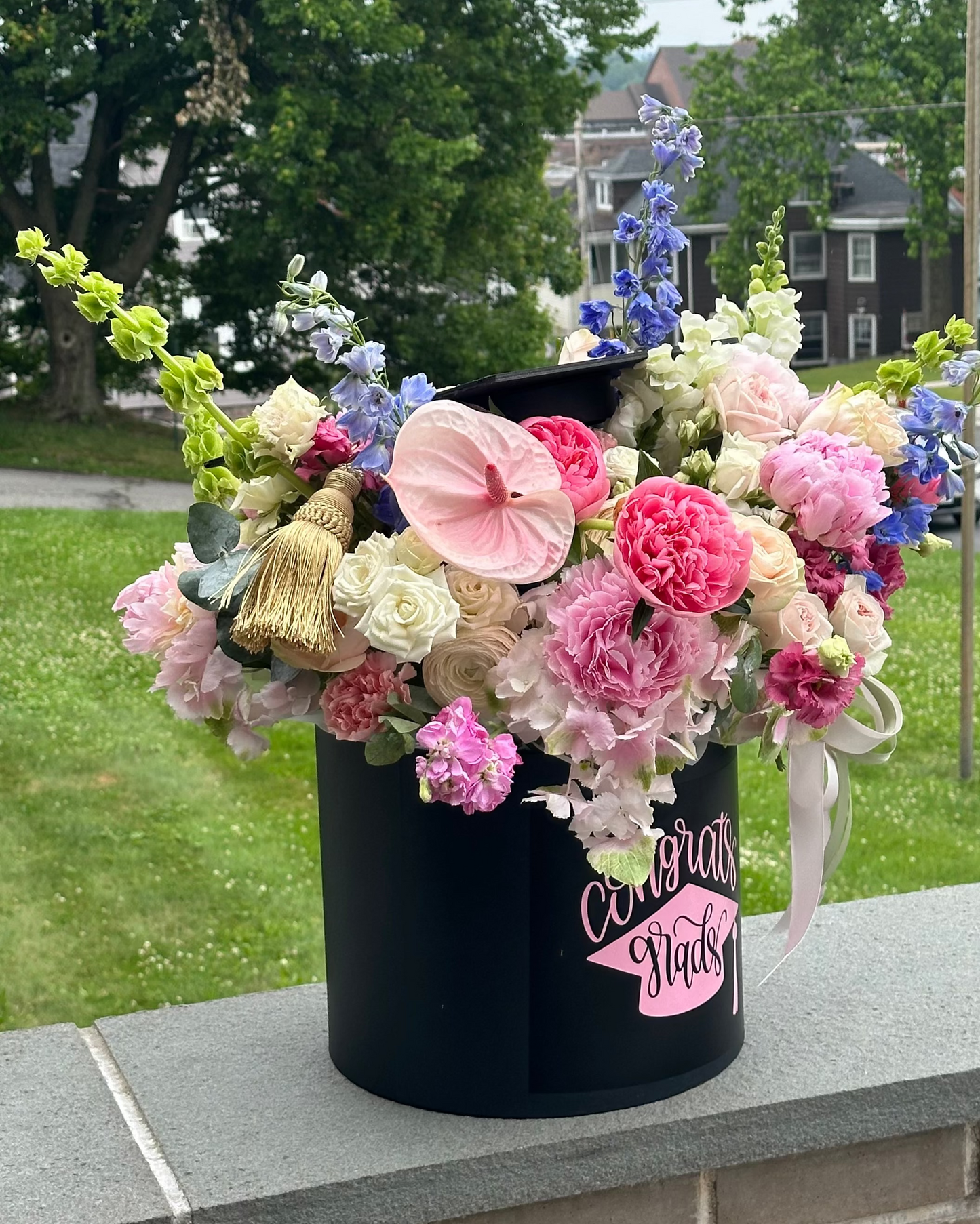 "Cap & Bloom" graduation box