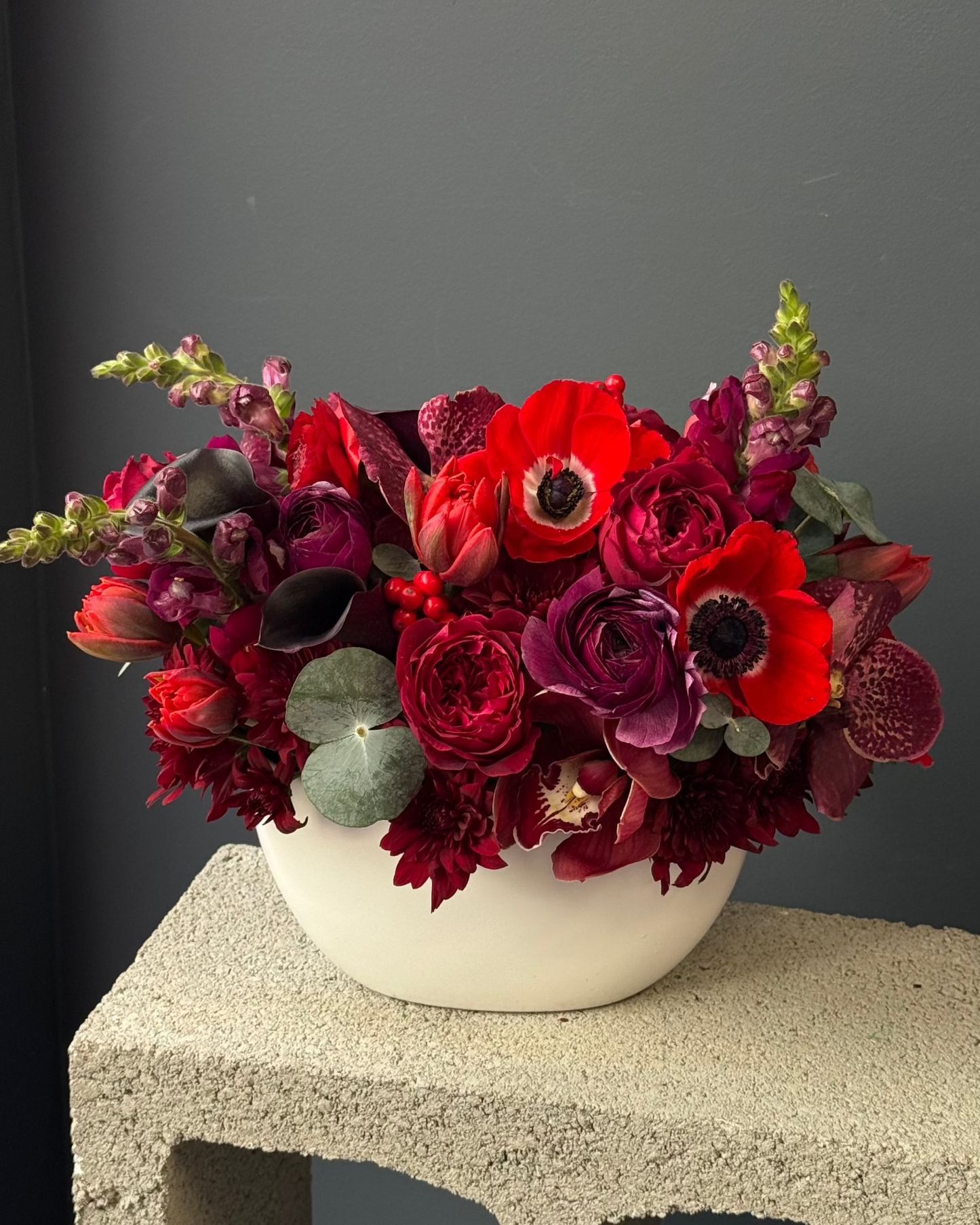 "Red flame" interior bouquet
