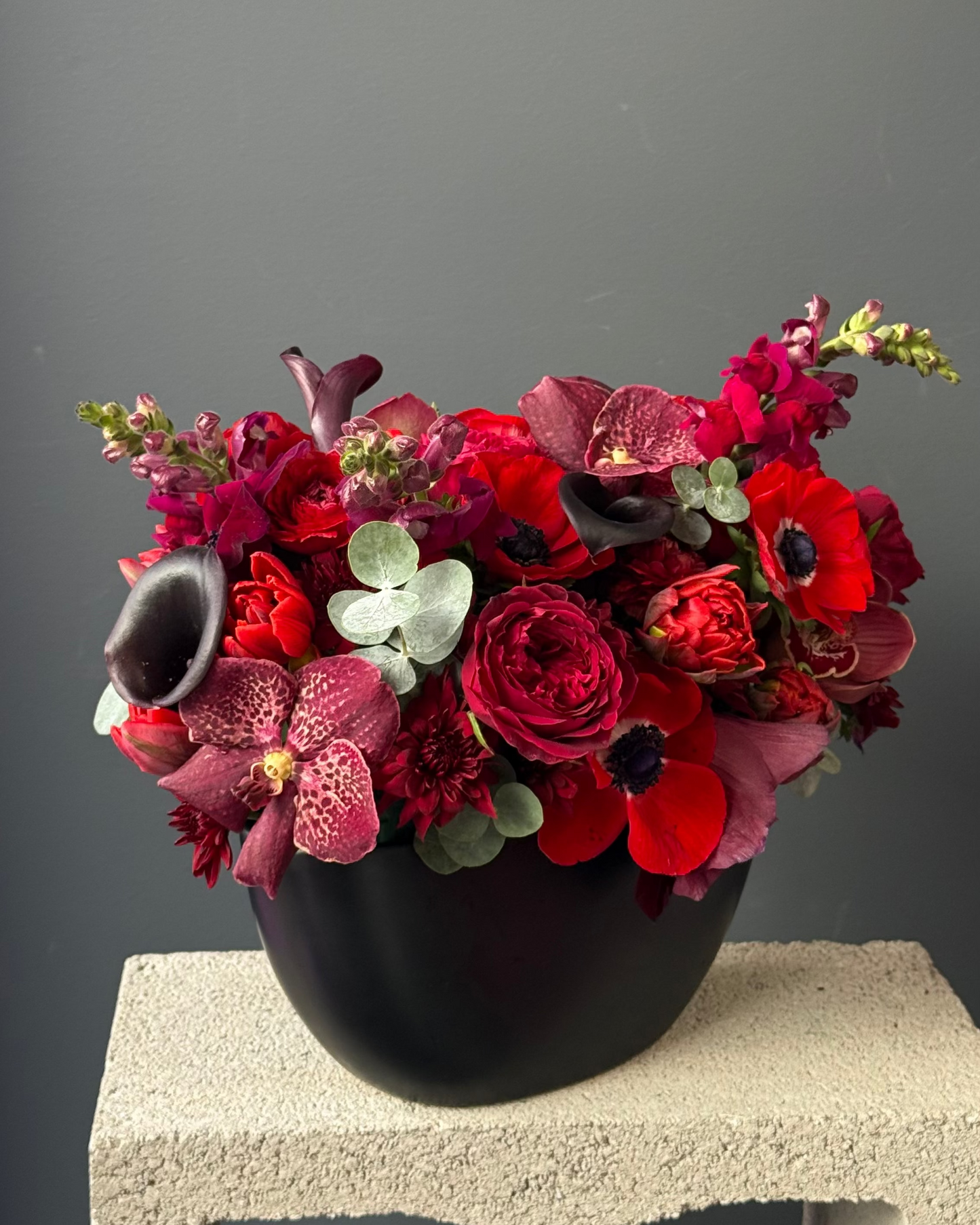 "Red flame" interior bouquet