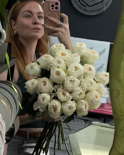 Aurora garden roses mono bouquet