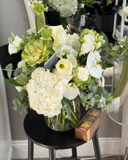 "White and green" bouquet