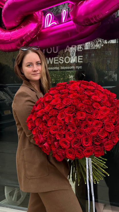 Mono red roses