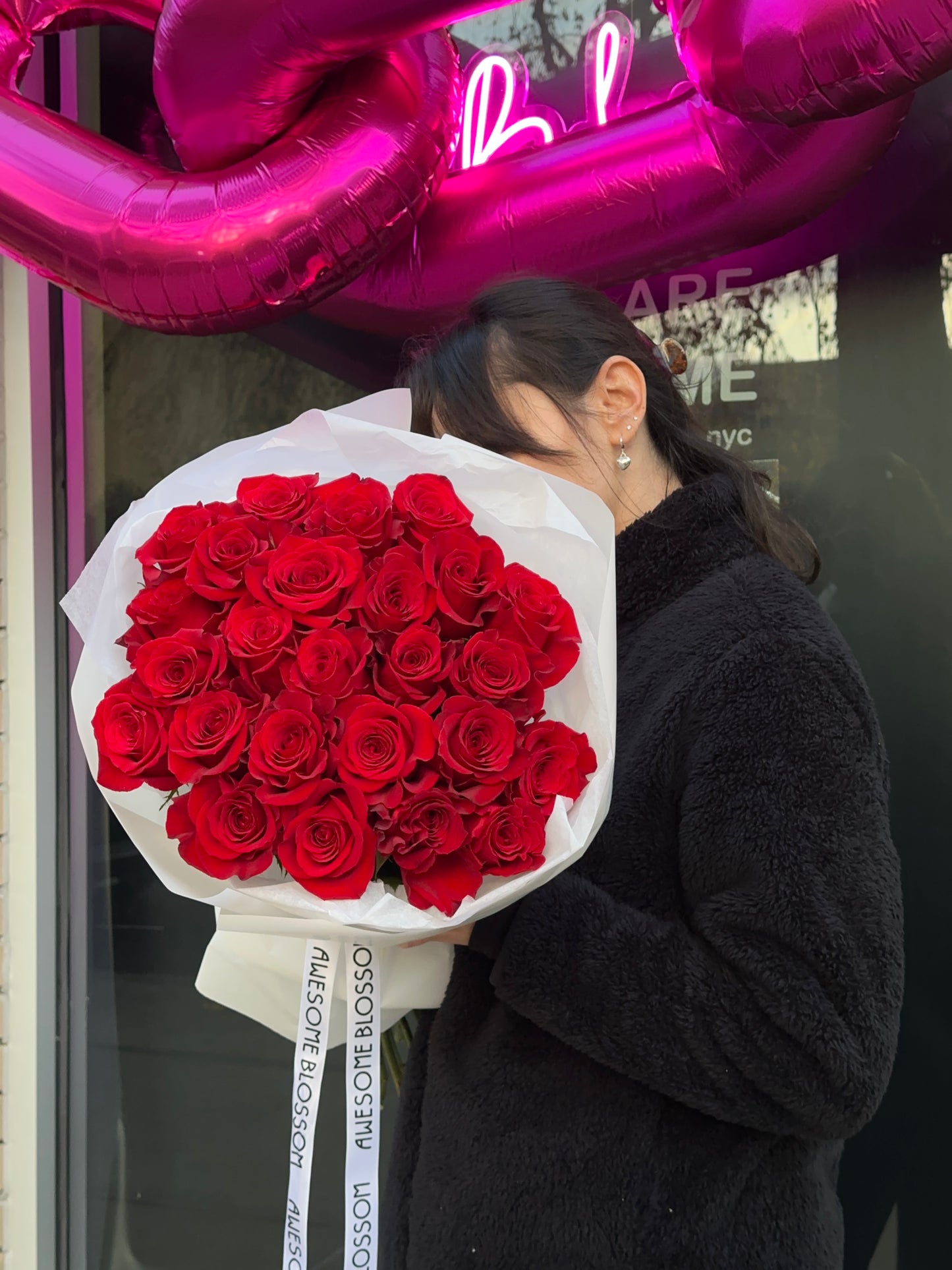 Mono red roses