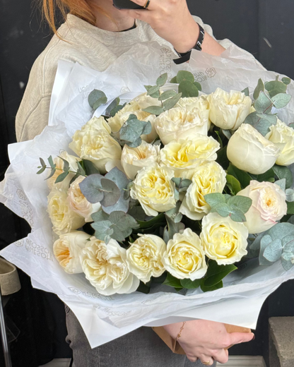 "Garden white roses" bouquet