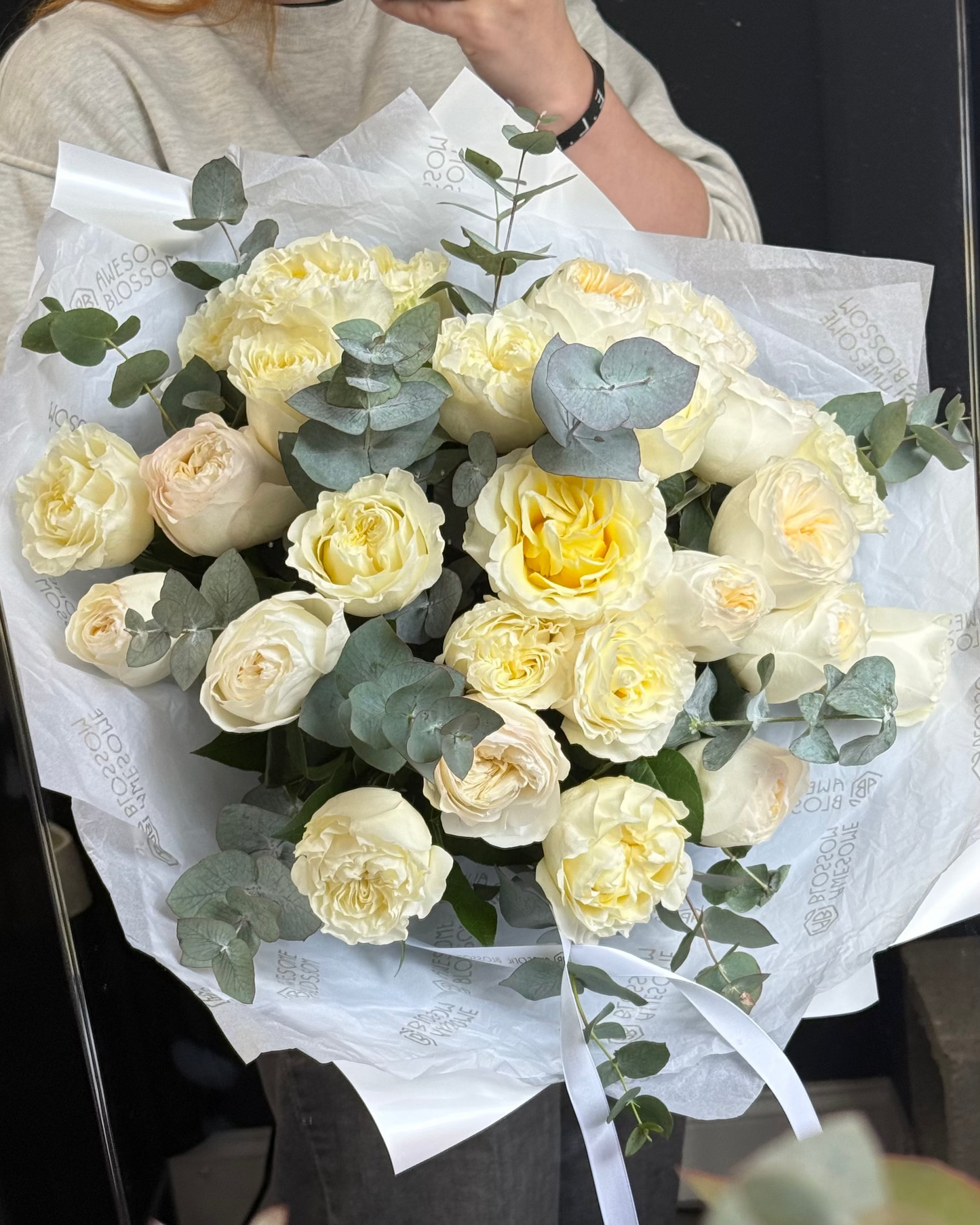 "Garden white roses" bouquet