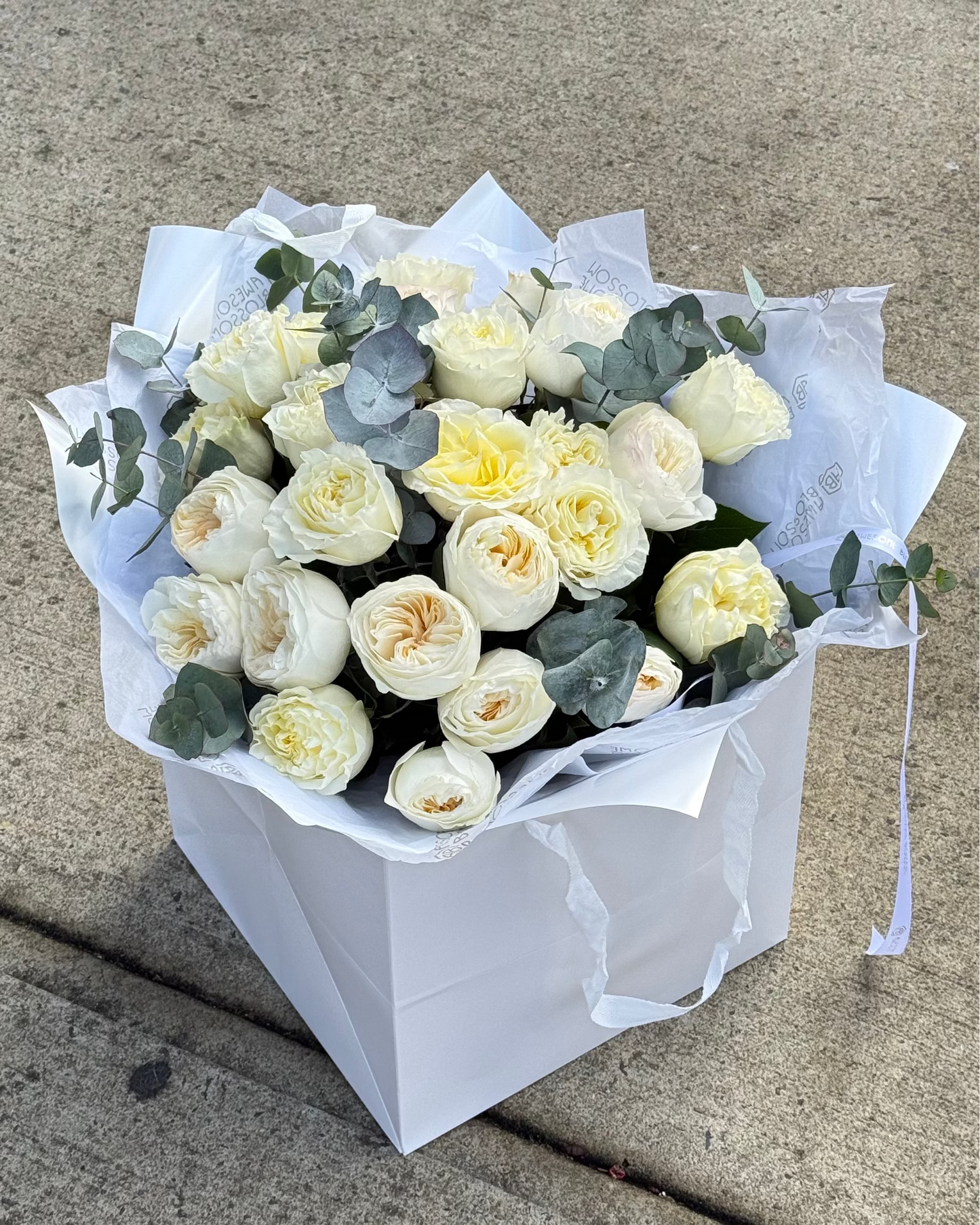 "Garden white roses" bouquet