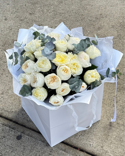 "Garden white roses" bouquet