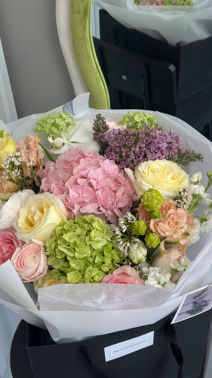 "Color drama" bouquet