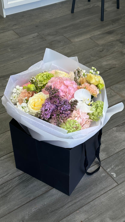 "Color drama" bouquet