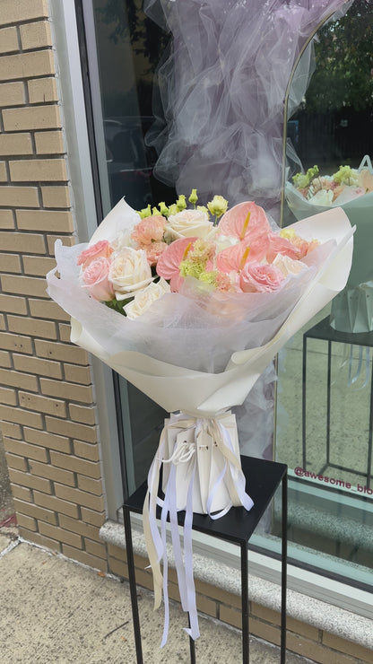 "Peach and cream" bouquet