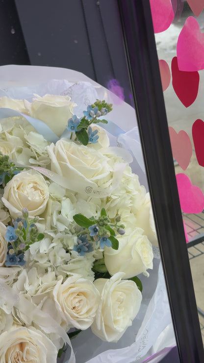 "White and blue" bouquet